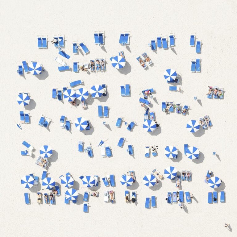 Antoine Rose_Followers, Miami 2019 (50x50 cm, 70x70 cm) @ Galeries Adamah Fine Arts