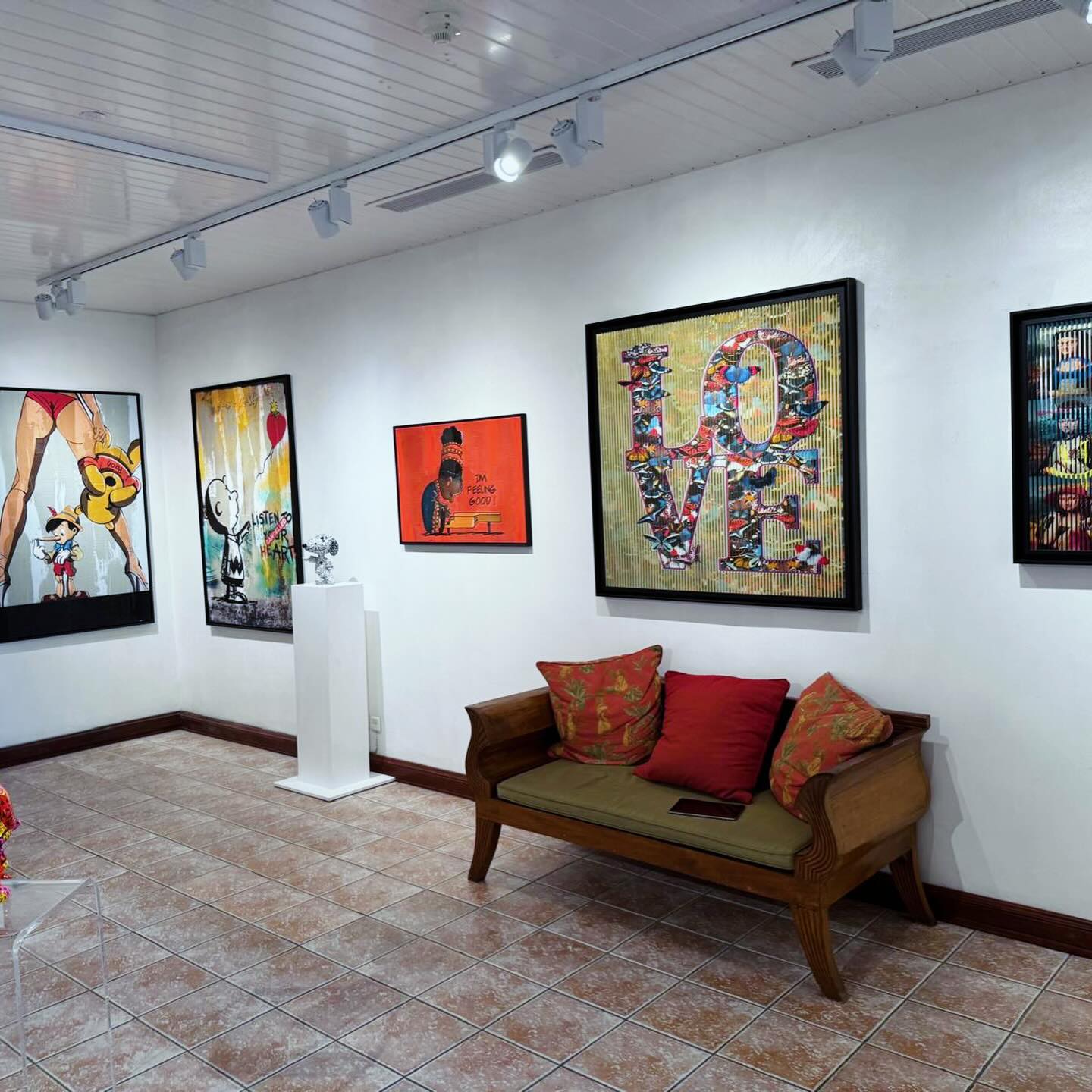 Galerie Adamah Fine Arts – Dinarobin Beachcomber Golf Resort & Spa Galerie Adamah Fine Arts @ Dinarobin Beachcomber Golf Resort & Spa